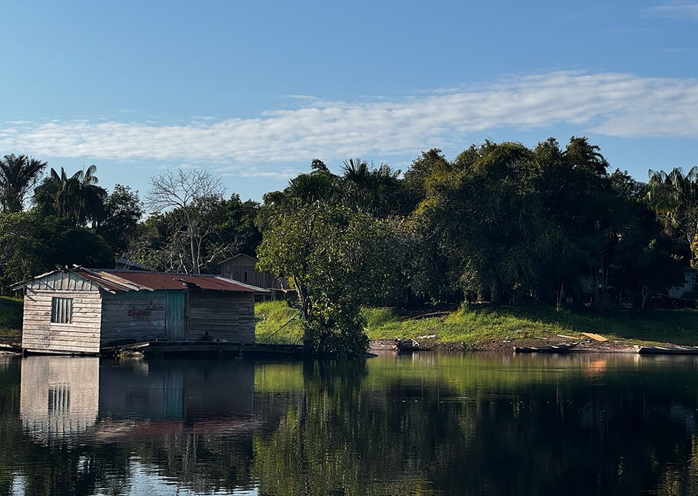 A home on the shore of Lake Tefé. Photo by James Lewis
