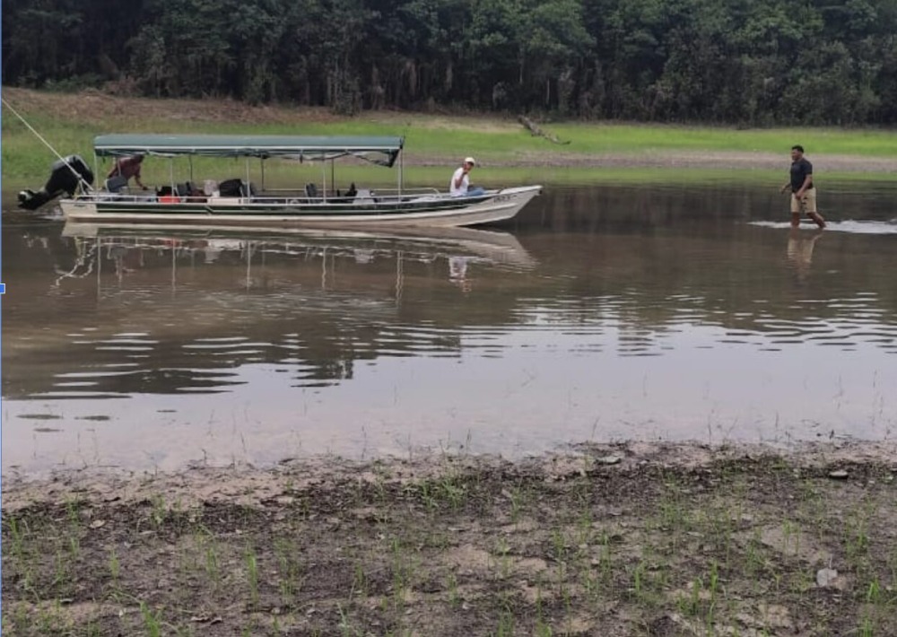 Members of APAFE pushing a boat recently purchased with Rainforest Trust project funds. They travel along a stream left behind when Lake Tefé nearly disappeared during the drought. Photo taken on Sept 9 2024, courtesy of IIEB