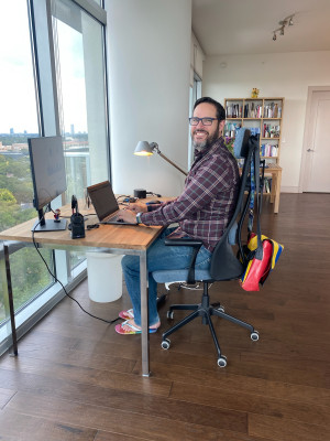 Antonio works remotely as computer engineer